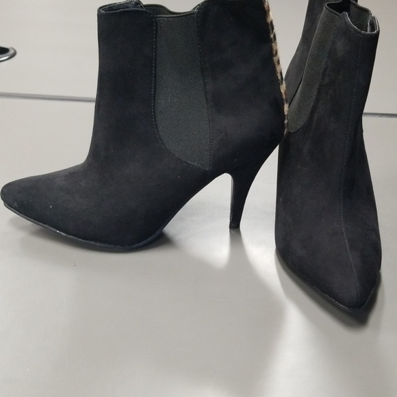 Size 8 booties - Picture 5 of 7